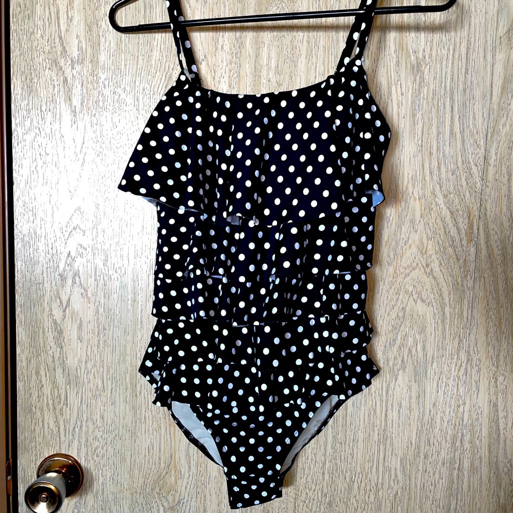 Beach scene || Size 8 polka dot bathing suit